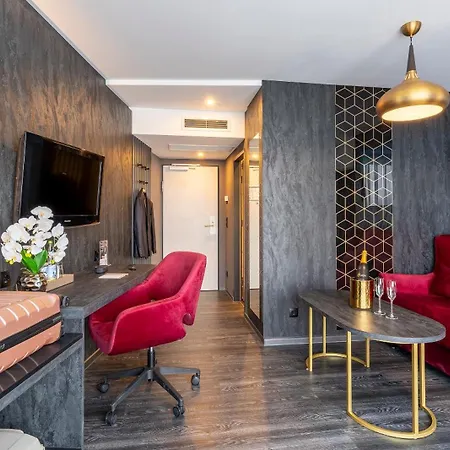 호텔 Plaza Premium Parkhotel 4*