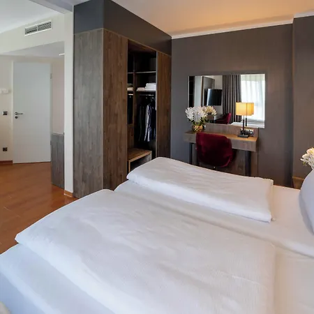 호텔 Plaza Premium Parkhotel 4*