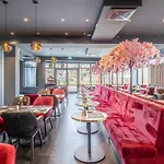 Plaza Premium Parkhotel Szálloda