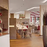 Plaza Premium Parkhotel Szálloda